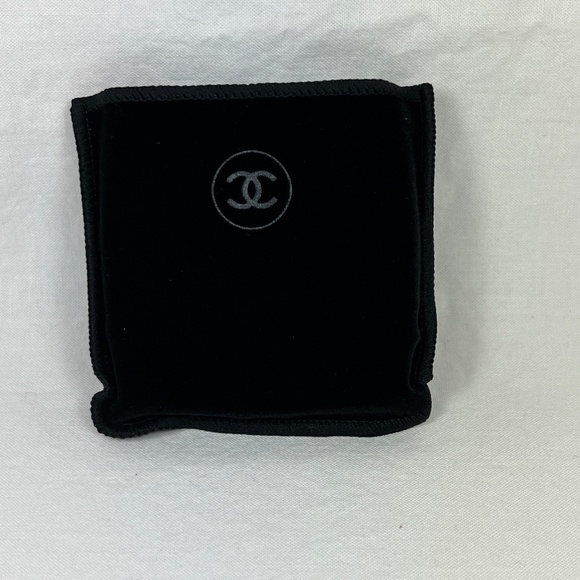 CHANEL Powder Blush in 02 Rose Bronze - Picture 7 of 16